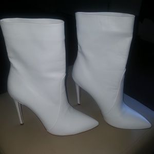 Pointed toe boots